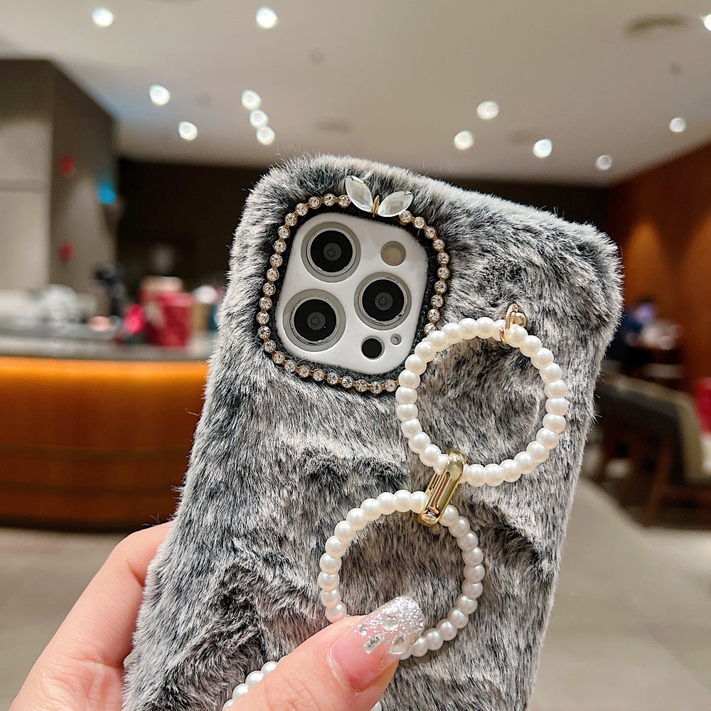 Luxury Winter Soft Furry Phone Case With Pearl Bracelet - iPhone 14 Pro Max