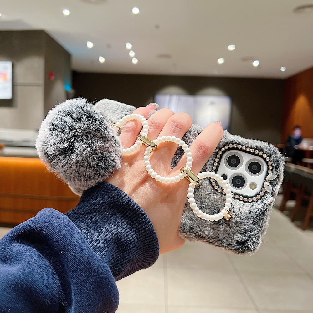 Luxury Winter Soft Furry Phone Case With Pearl Bracelet - iPhone 14 Pro Max