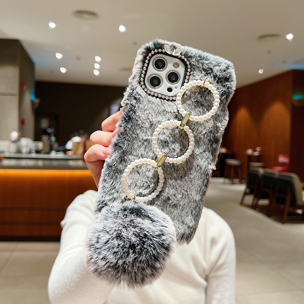 Luxury Winter Soft Furry Phone Case With Pearl Bracelet - Samsung S24